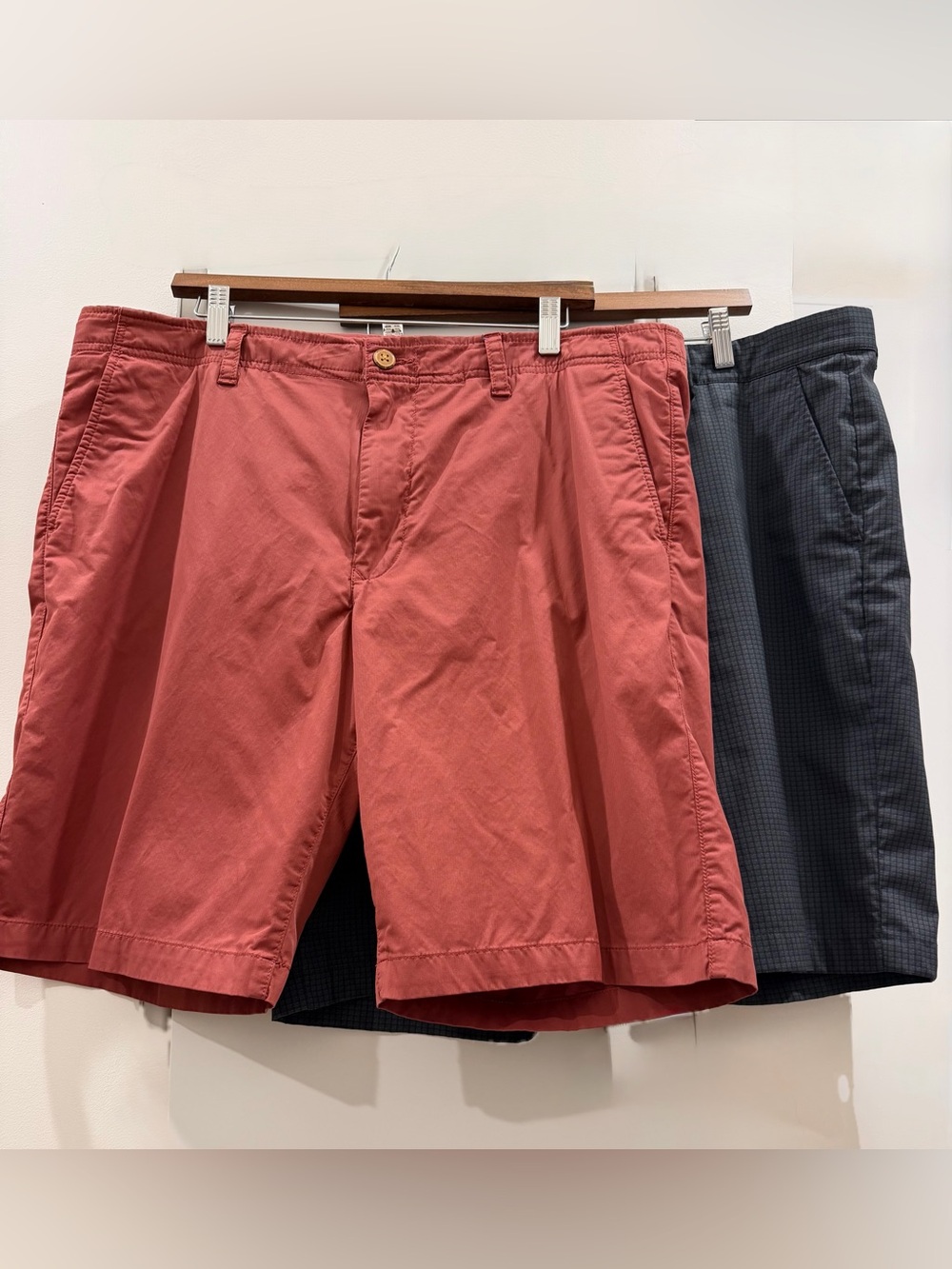 Bundle of 2 Tailor Vintage & Greg Norman Grey & Coral Flat-Front Men's Shorts